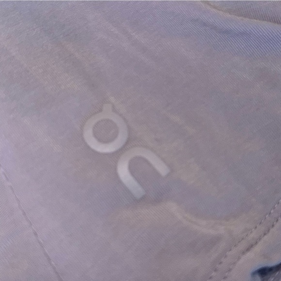 RUNNING ON CLOUD Active T Breathe Lilac Tee Shirt Short Sleeve Purple Small - Picture 4 of 6